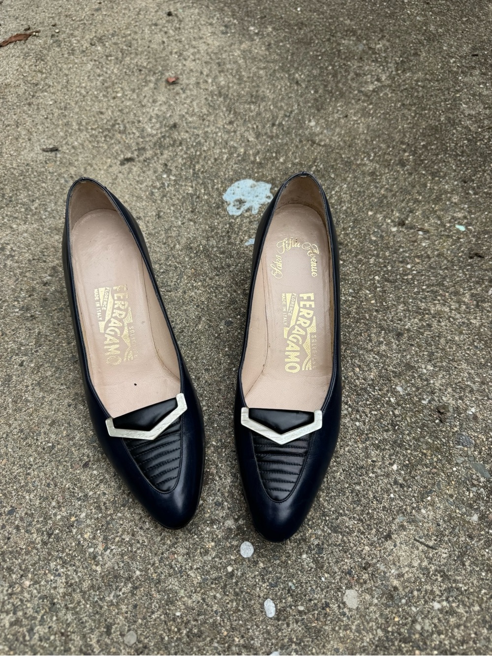 Vintage Salvatore Ferragamo Navy Leather Pumps Silver Hardware Made Italy 6.5
